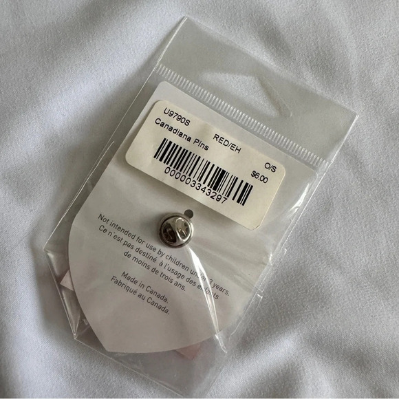 🆕❤️ RARE 2010 Lululemon Olympic Canada Eh Pin - Picture 2 of 2